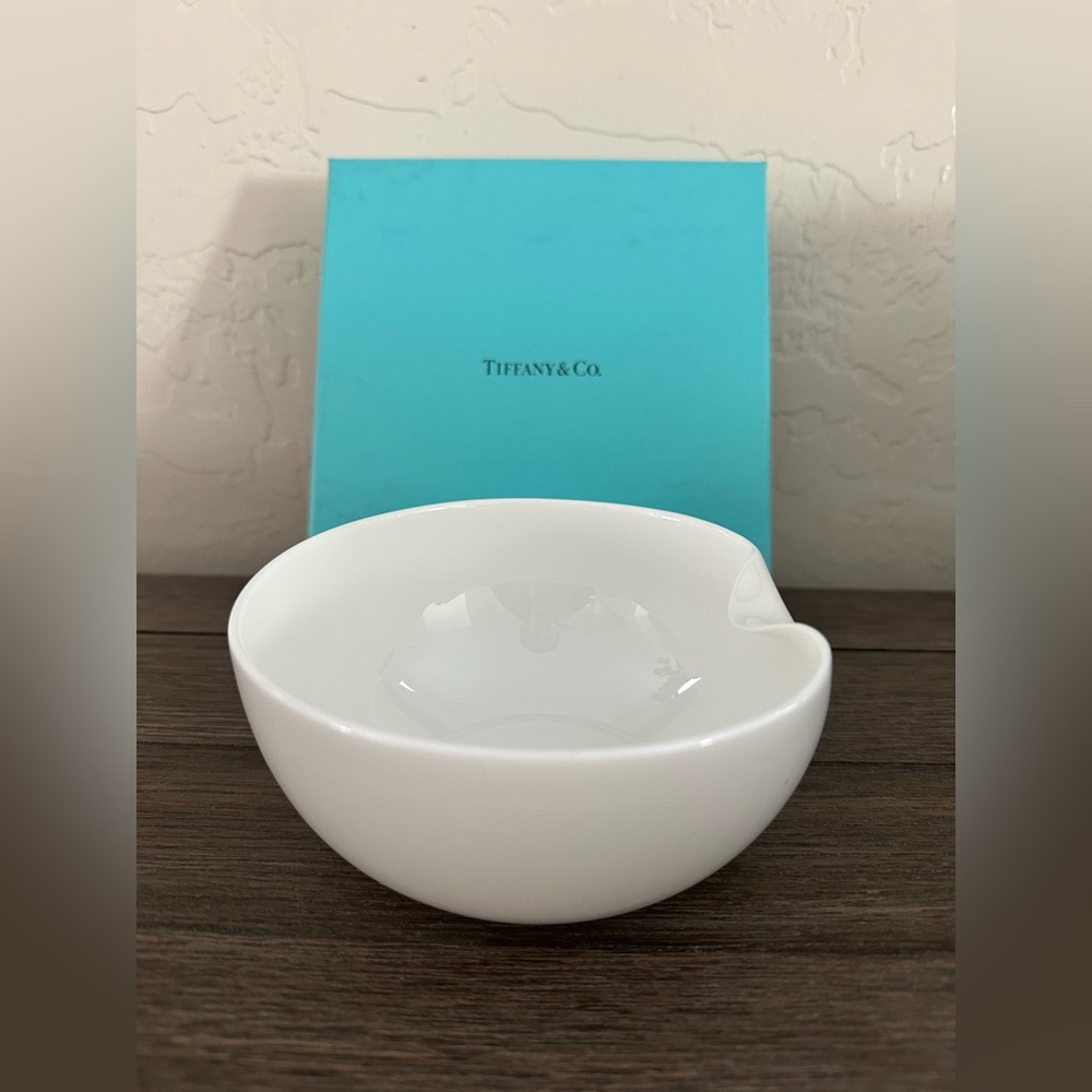 Tiffany & Co. White Ceramic Vase Modern Design